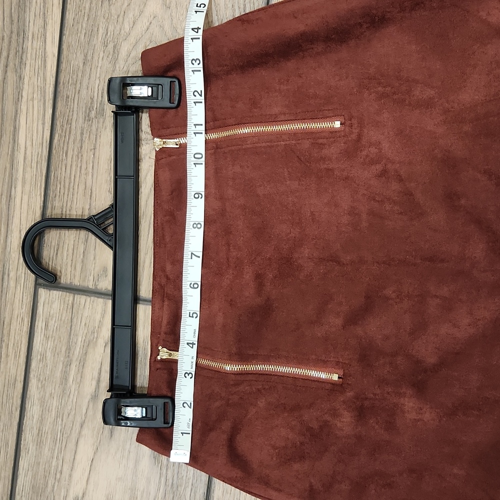 Amazon Burgundy Mini Skirt with Gold Zippers - Picture 6 of 6